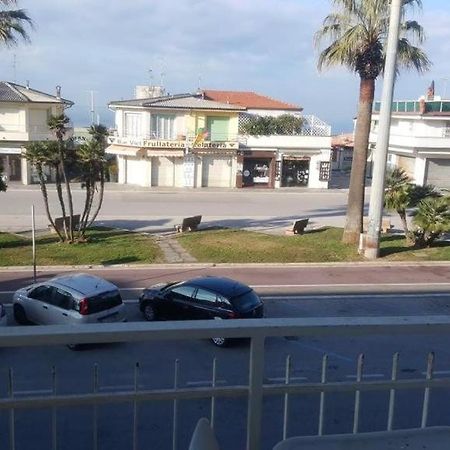 Monolocale Lungomare Viareggio Lägenhet Exteriör bild